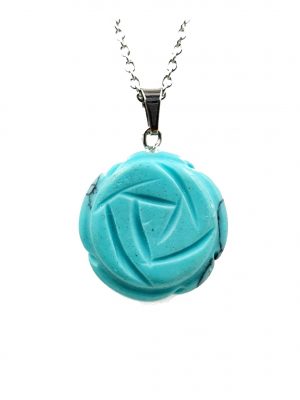 Dije rosa howlita azul con cargador de acero y cadena